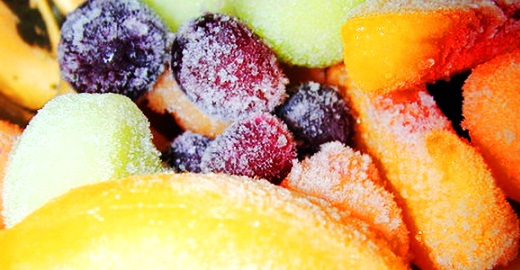 замороженные фрукты и ягоды